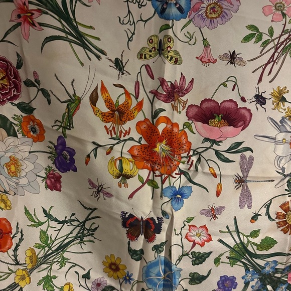 Vintage Gucci Floral Silk Scarf with Red Border - Picture 3 of 3